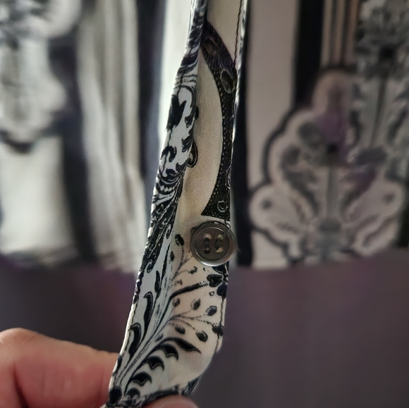 Silk button blouses - Picture 4 of 5